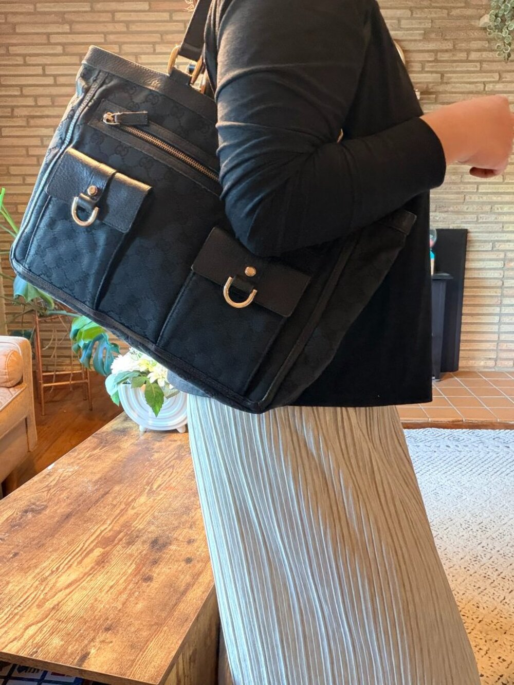 Authentic Gucci Black Monogram Abby Tote - Picture 4 of 9